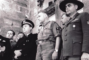 Světové skautské jamboree ve Francii – zprava<br> Rudolf Plajner, Karel Průcha, srpen 1947 |<br> foto: archiv Jiřího Zachariáše